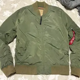 Бомбер Alpha Industries Ma-1 TT