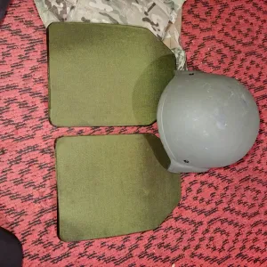 Шлем и бронеплиты